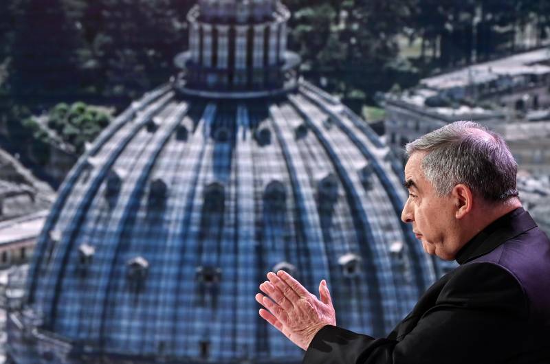 "La Santa sede risarcisca il broker", la sentenza su Becciu fa tremare il Vaticano