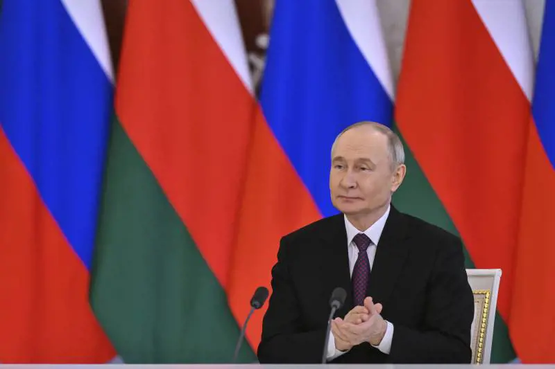 La Crimea russa e Kiev mai nella Nato: la mezza vittoria porta lo Zar al tavolo