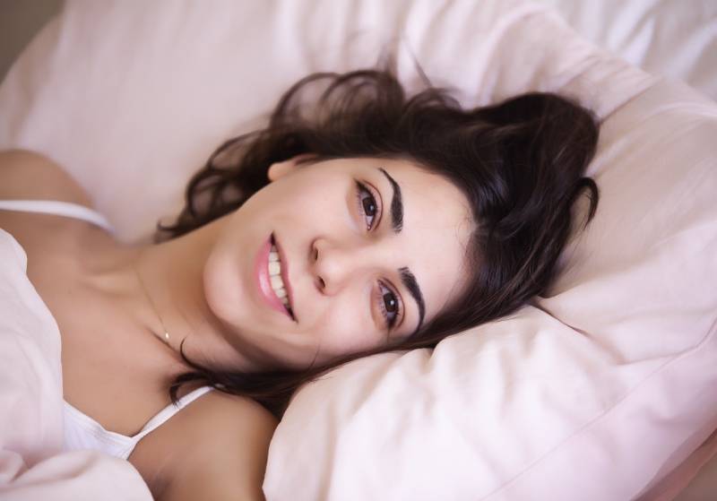 Mouth taping, come funziona e perché fa dormire meglio