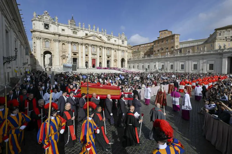 Sistemi anti-droni, intercettori e migliaia di agenti: il piano sicurezza per i funerali del Papa