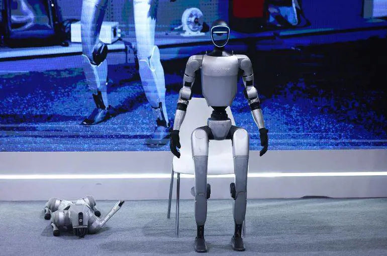 "I suoi robot terrorizzano l'Occidente": cosa succede in Cina