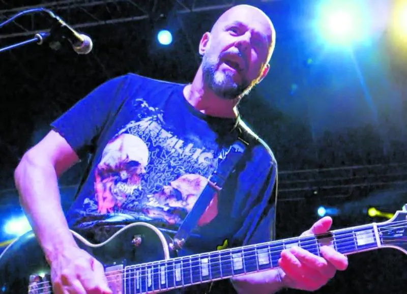 Stop concerto a Legnano, ira dei Punkreas. A Bareggio un trombettista e niente banda
