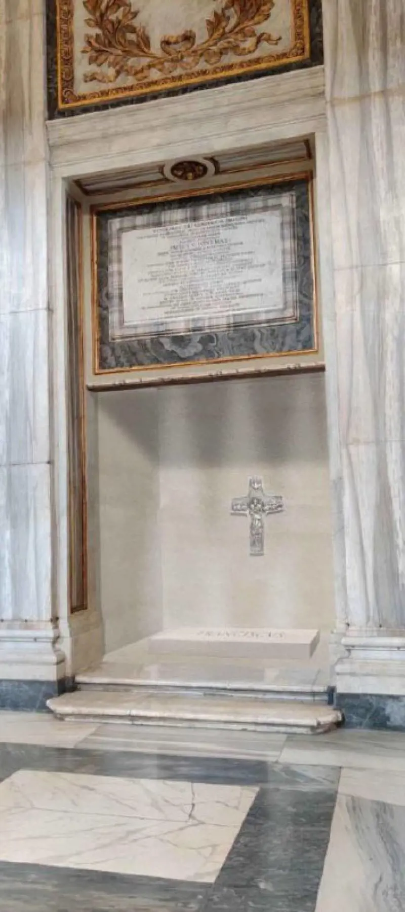 Ecco la tomba del Papa a Santa Maria Maggiore. In 100mila a San Pietro | La diretta