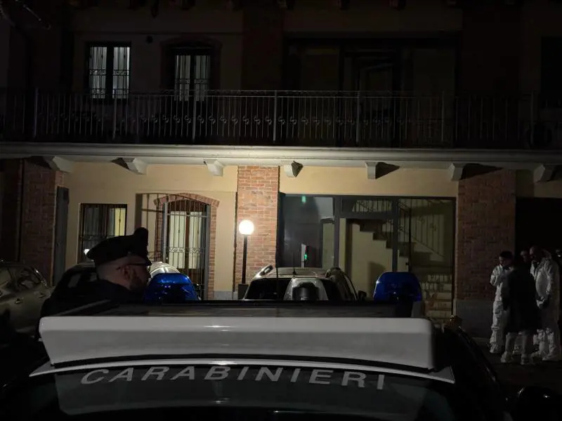 La chiamata all'118, poi uccide i vicini di casa e si suicida. Il killer era ossessionato da lei