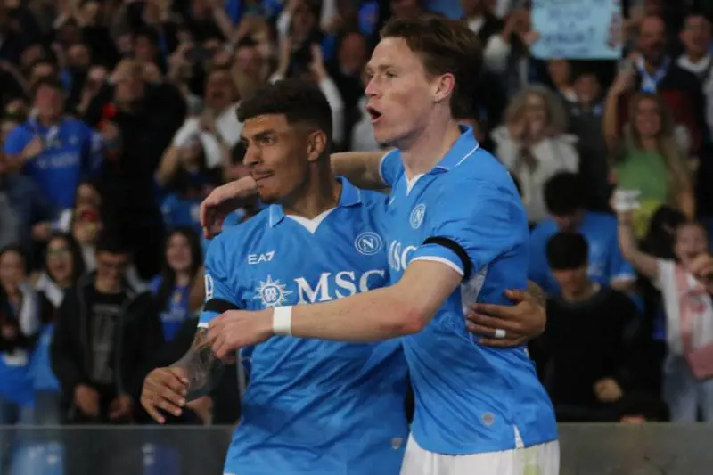 McTominay show: il Napoli saluta l'Inter e vola da solo in testa alla classifica