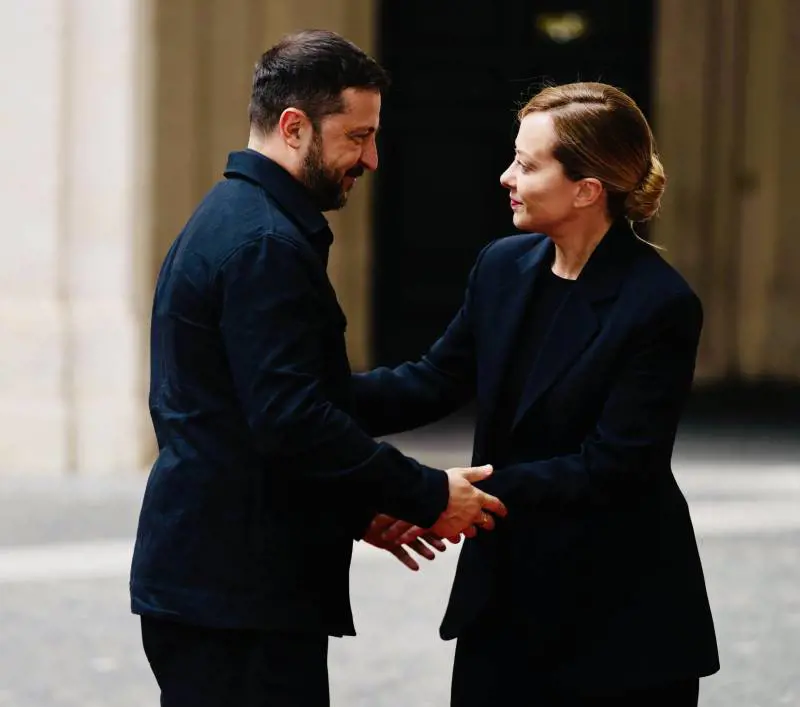 La tela della Meloni e il ruolo da pontiere tra Europa e Usa: "L'Italia è centrale"
