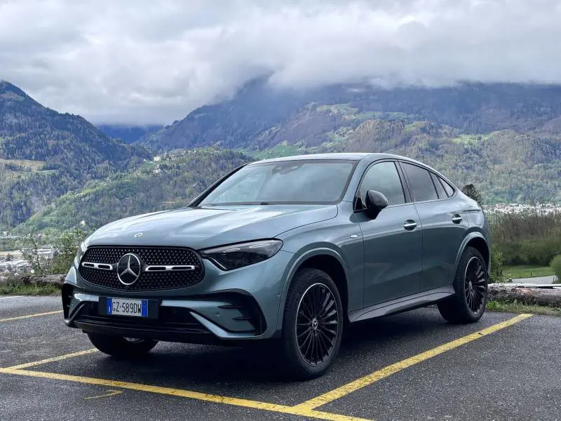 Mercedes GLC Coupé 300de 4MATIC: il compagno ideale per un viaggio attraverso l'Europa