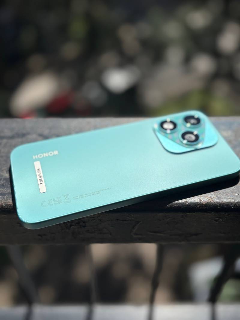 Honor 400 Lite, leggerezza e luminosità sotto i 300 euro