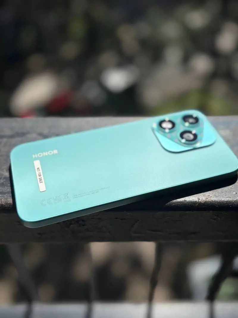 Honor 400 Lite, leggerezza e luminosità sotto i 300 euro