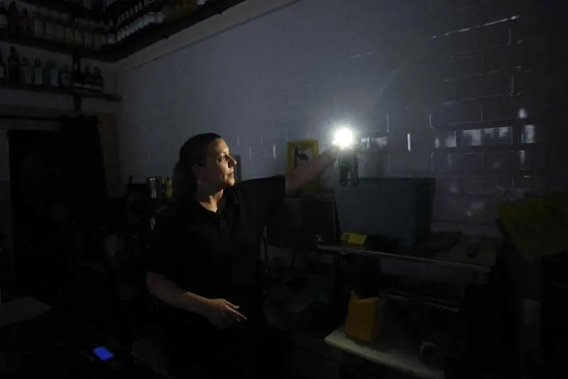Blackout elettricità, cosa fare se accadesse anche in Italia?