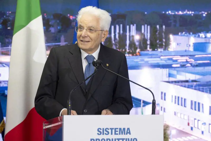 "Il futuro del lavoro è già iniziato". Le parole di Mattarella in vista del 1 maggio