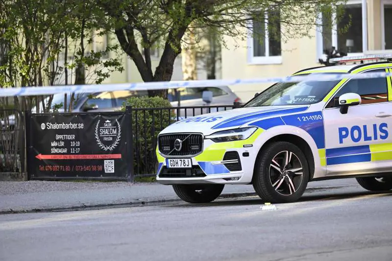 Svezia, sparatoria a Uppsala: tre morti e diversi feriti. È caccia all'uomo in monopattino