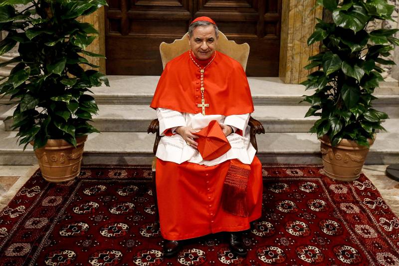 Becciu non entrerà in Conclave. "Così obbedisco a Francesco"