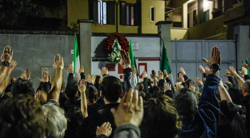 Saluti romani, la Procura insiste: "I militanti vanno condannati"
