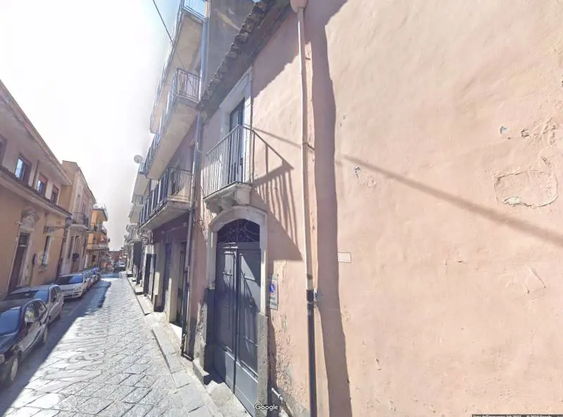 Lanciata dal balcone dalla madre: morta una bimba di sette mesi a Catania