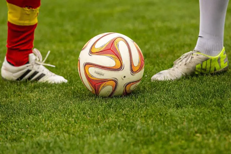 Rigori inventati e “meritavamo noi”: quando il calcio diventa autoironia