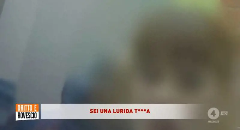 "Vai via lurida tr...". Antagonisti e migranti aggrediscono giornalista nel palazzo occupato