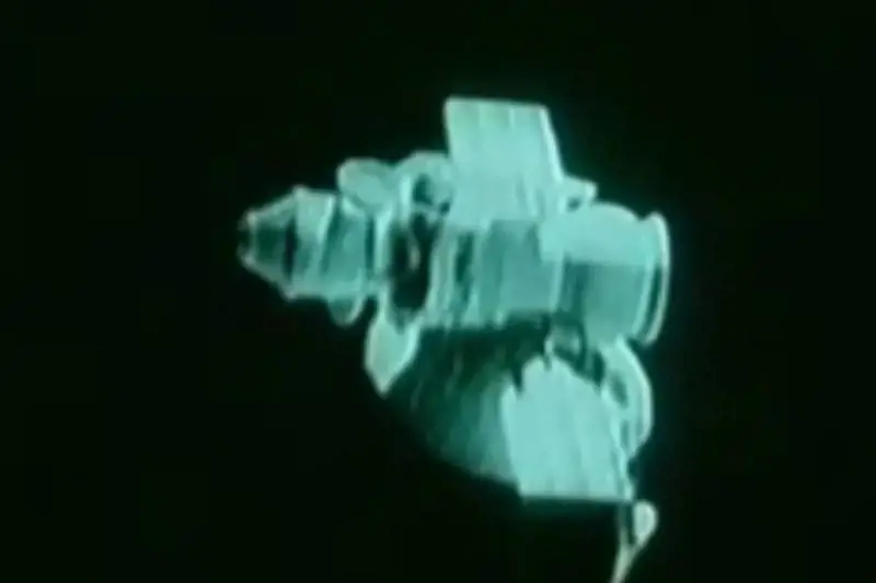 Un satellite sovietico cadrà sulla Terra: quando avverà il rientro e quali sono i rischi