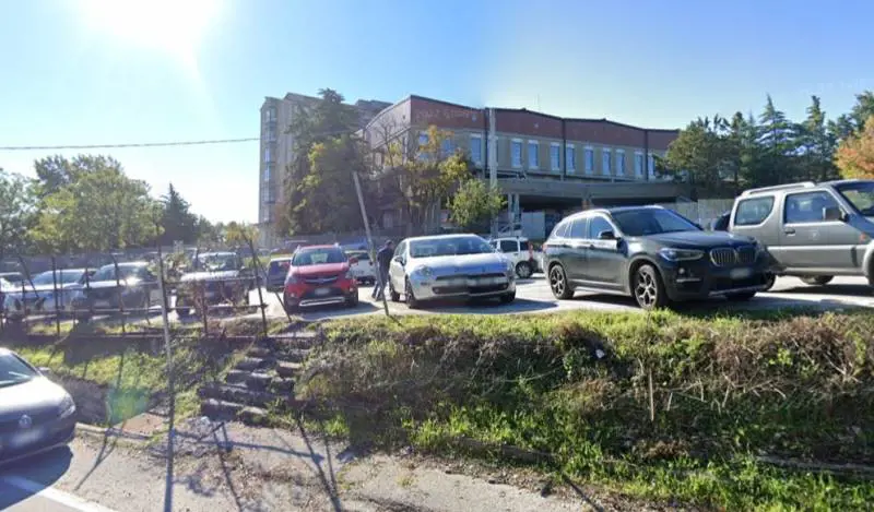 Lo dichiarano morto ma lui chiama al telefono la figlia: il caso choc a Campobasso