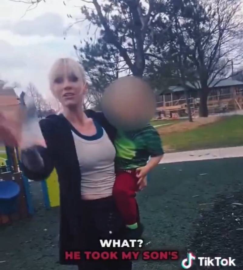 Chiama un bimbo "neg…". Minacciata, chiede fondi online: la cifra folle che ha incassato