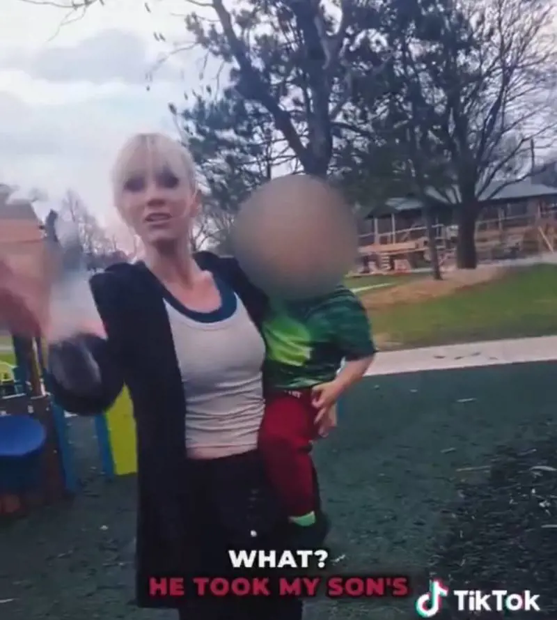 Chiama un bimbo "neg…". Minacciata, chiede fondi online: la cifra folle che ha incassato