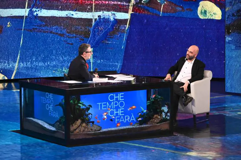 "Essere un simbolo ha un prezzo da pagare". E Saviano fa la vittima da Fazio