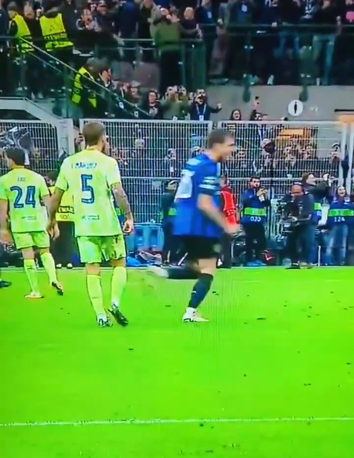 L'esultanza per il gol, lo sputo e la rissa sfiorata. Cosa è successo tra Acerbi e Inigo Martinez