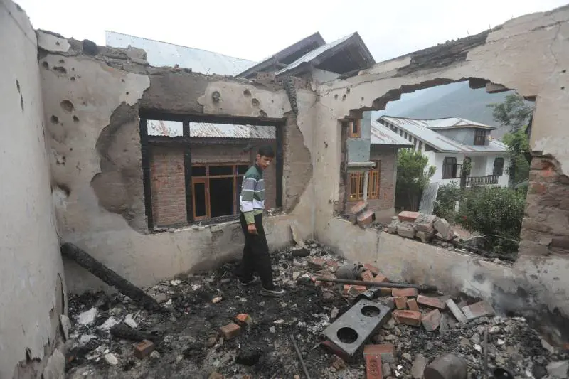 Attacchi con droni e missili: non si ferma l'escalation tra India e Pakistan