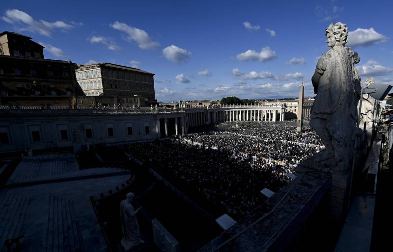 L'accettazione, la stanza della lacrime e la benedizione: cosa farà il Papa dopo l'elezione