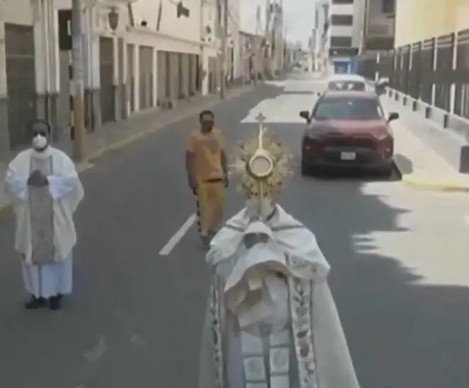 "Leone XIV come Papa Francesco". Il video della preghiera durante il Covid