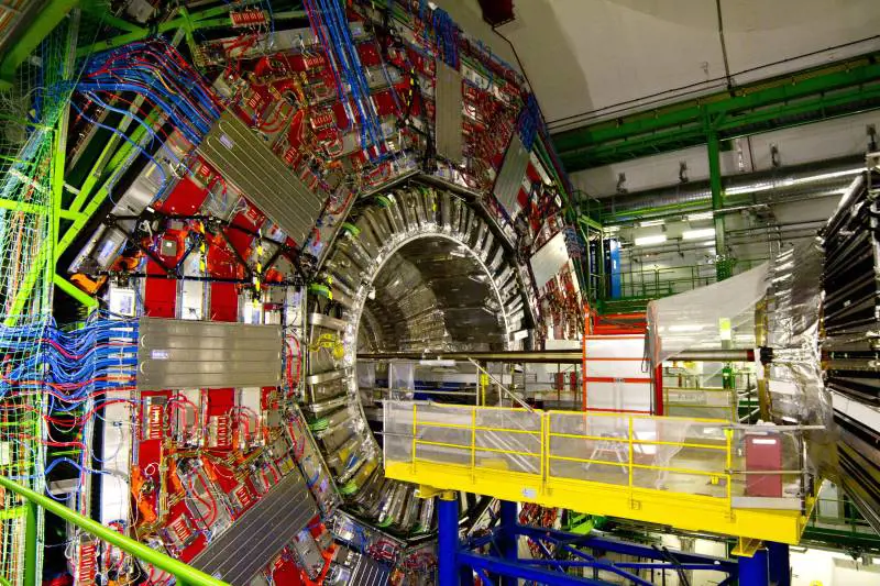 Il sogno degli alchimisti è realtà, il Cern trasforma il piombo in oro, ecco come: il traguardo storico