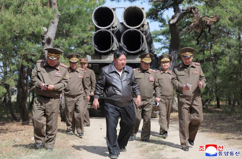 "Attacchi nucleari simulati contro gli Usa": cosa rivela l'ultimo test missilistico di Kim