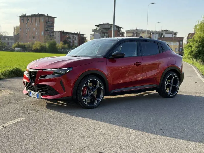 L'Alfa Romeo Junior Q4 tra curve e passione italiana