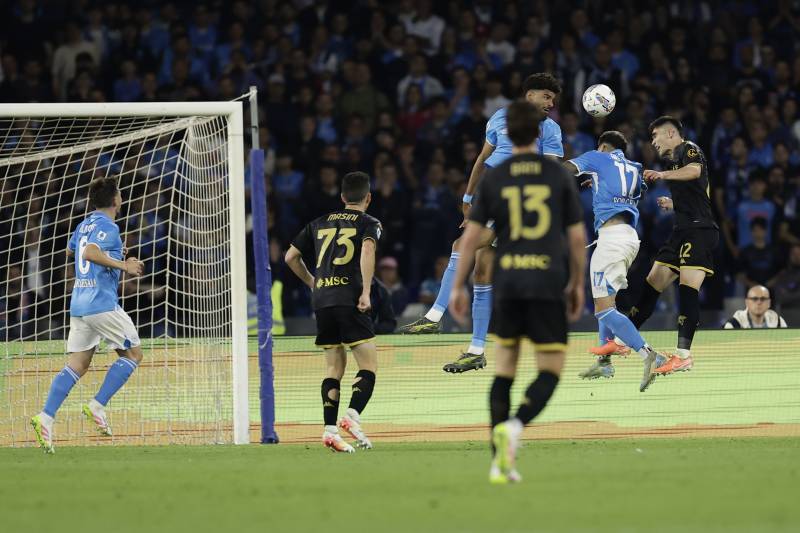 Serie A, l'Inter a un punto dal Napoli: volata scudetto infuocata, occhi su Parma e Bergamo