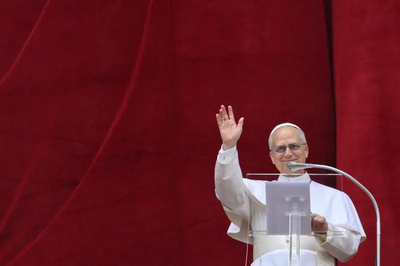 Se Leone frena l'ossessione mediatica per il Vaticano