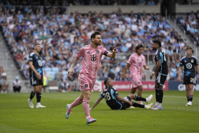 Il gol più bello di Messi diventa un quadro: asta di beneficenza da Christie’s (con l’incognita A.I.)