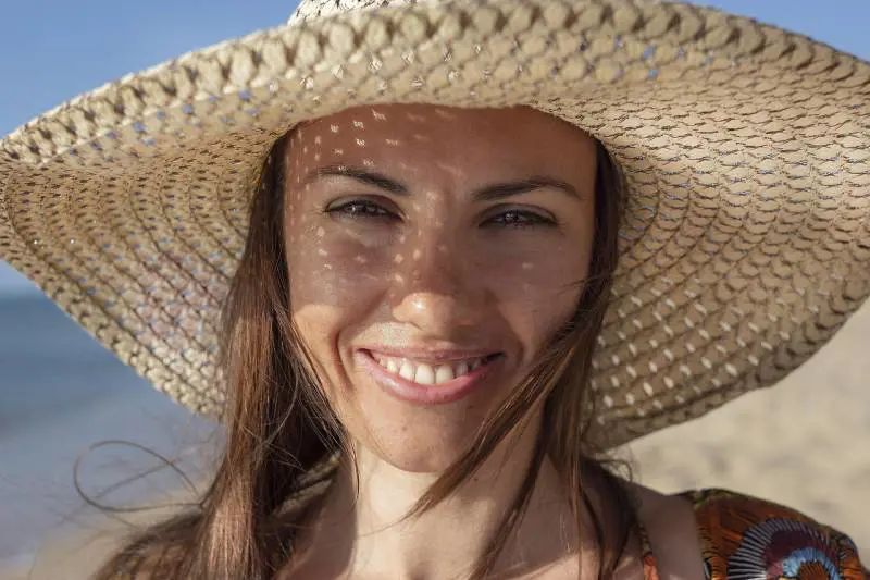 Preparare la pelle al sole, ecco cosa fare per un'abbronzatura sana
