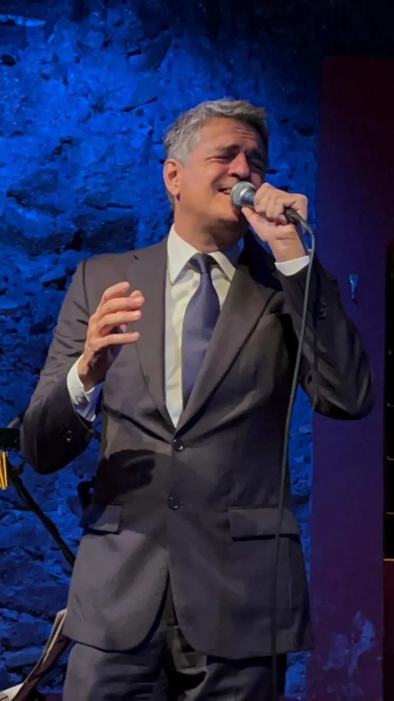 "Certi party".  Simone Baldelli canta la "sua" mondanità