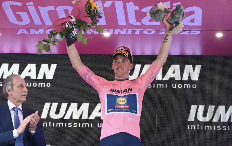 Ancora Pedersen: terza favola (rosa)
