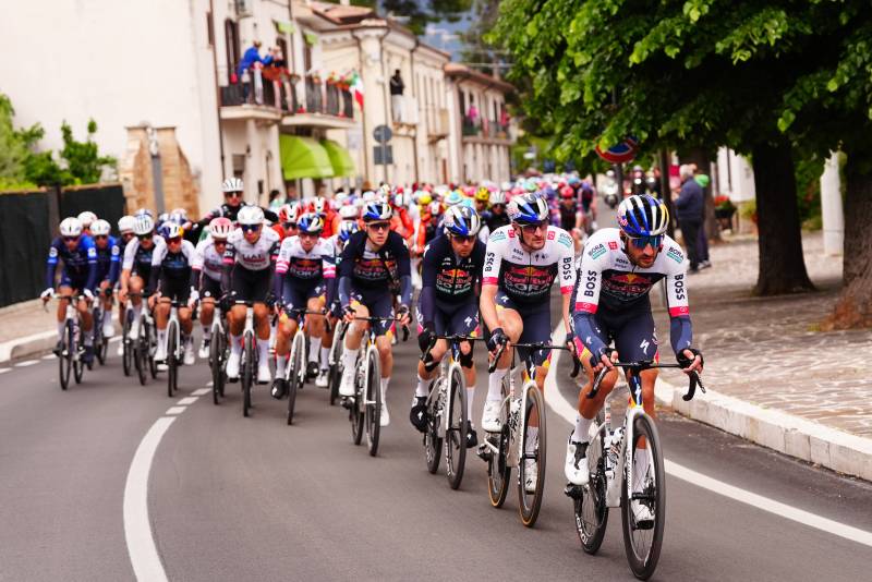 Giro 2025 tappa 7 gruppo