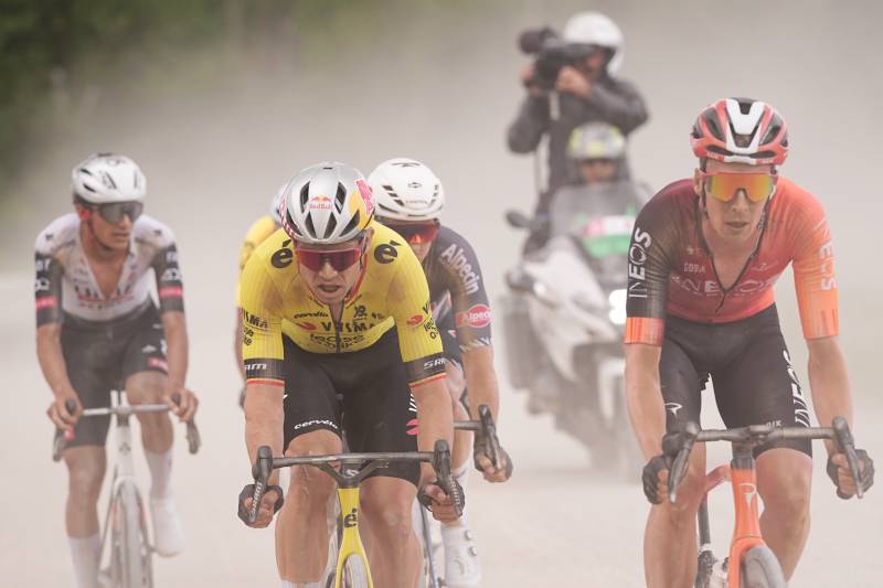 Giro 2025 tappa 9 Van Aert