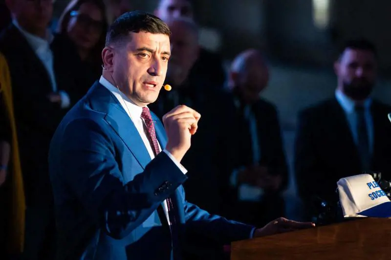 Romania, Simion contesta l'esito delle presidenziali: "Interferenze straniere, elezioni da annullare"