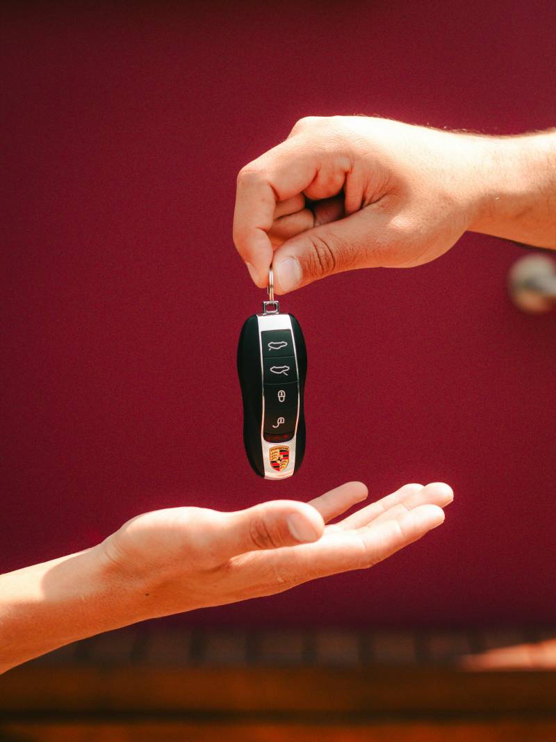 Vendi l'auto? Occhio a questa nuova truffa: il documento che spilla soldi