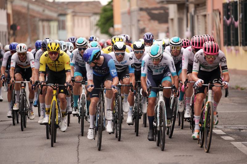 Giro 2025 tappa 12 gruppo