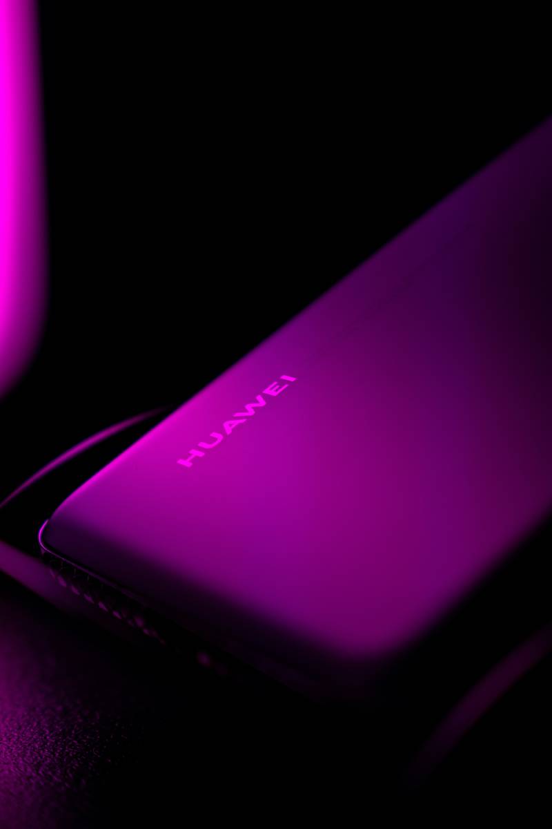 Buchi e sviste nell'inchiesta Huawei
