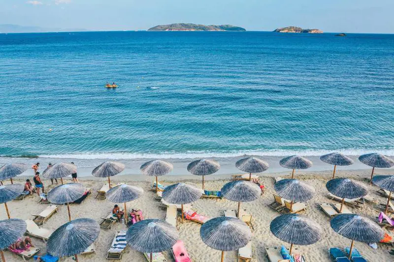 Spiagge 2025, prezzi delle località balneari a confronto. La classifica