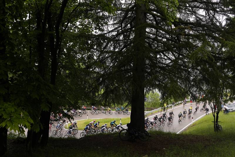 Giro 2025 tappa 16 gruppo salita