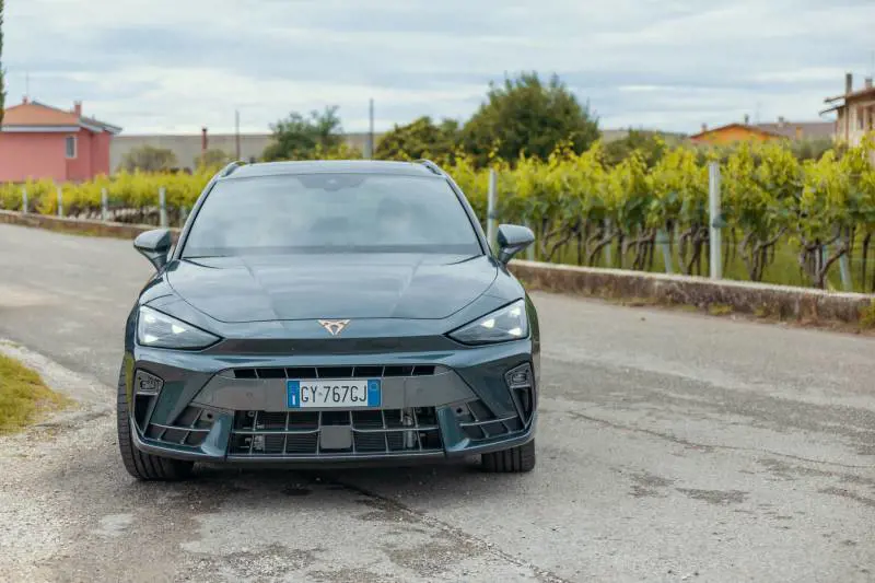 Il super ibrido con lo stile di Cupra, primo contatto con la gamma e-HYBRID