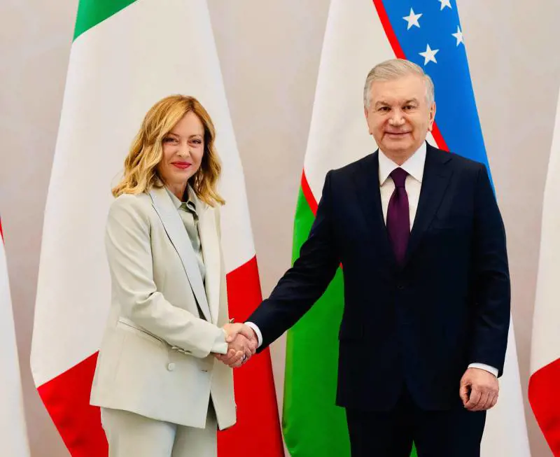 Meloni, missione in Asia. Inaugurata "via Roma" e intese per tre miliardi