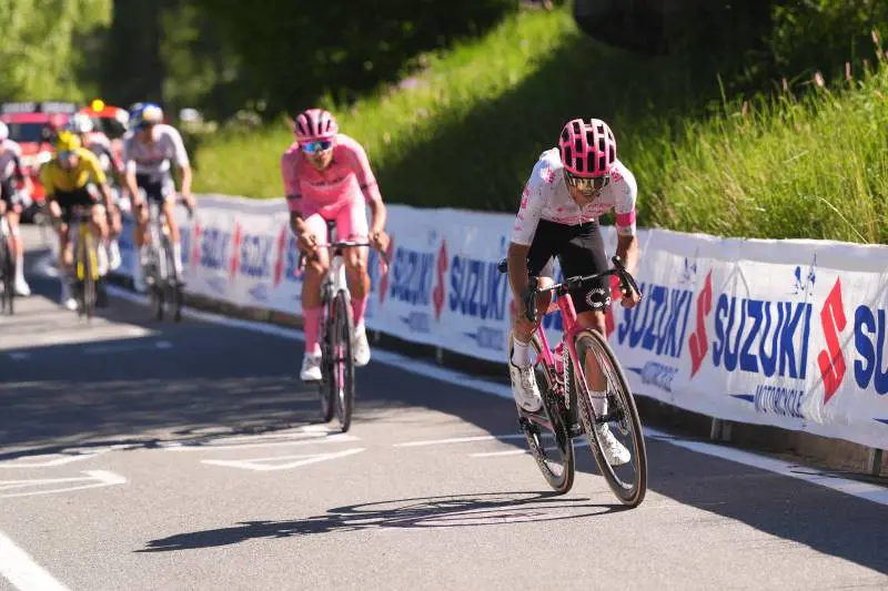 Giro d’Italia, Del Toro risponde alla grande a Carapaz. A Champoluc vince Prodhomme